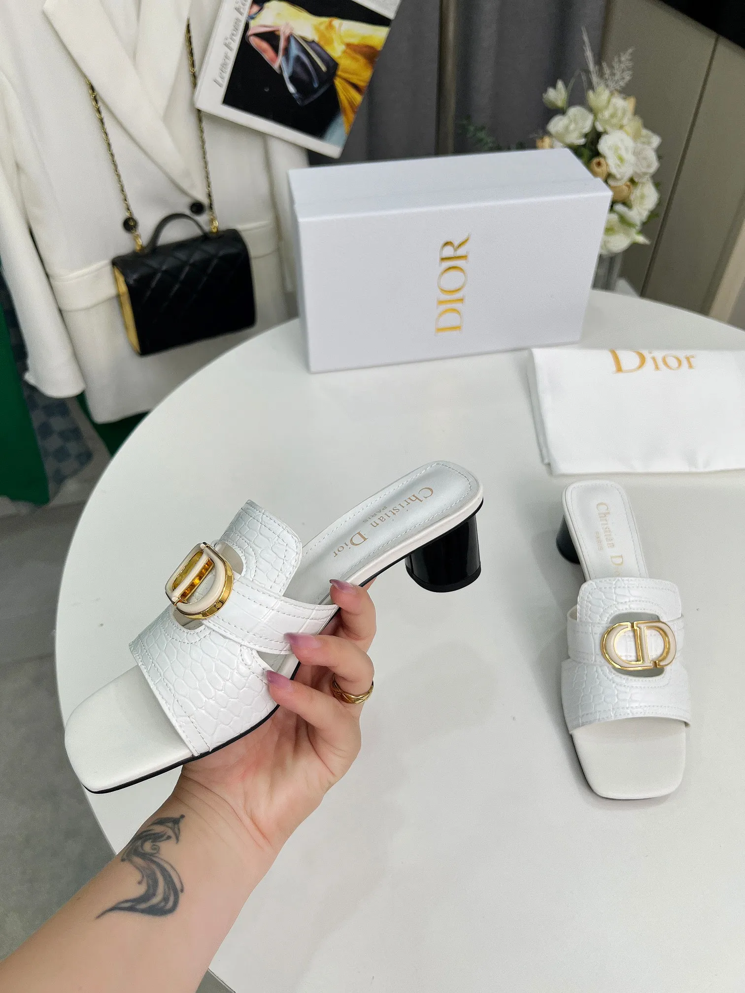 👟👟Ex-factory price 380👟👟 Genuine leather bottom +30 Dior spring and summer new style, cowhide surface, sheepskin lining + double-layer buckle, heel height 4.5cm, size 35-42